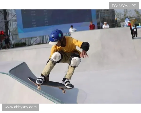 重庆极限运动队在世界滑板锦标赛中以80分稳居积分榜首位